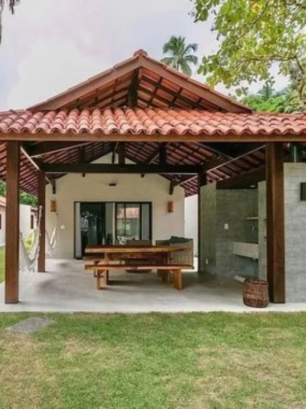 Casa de campo con área cubierta